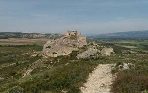 Lamanon : Grottes de Calès Château de Roquemartine