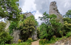Le Gapeau et les aiguilles de Valbelle